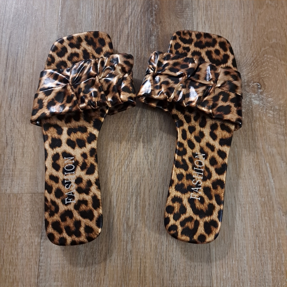 Fashion Leopard Print Slide Flat Sandals Brown Tan Women's Size 39 NWOT